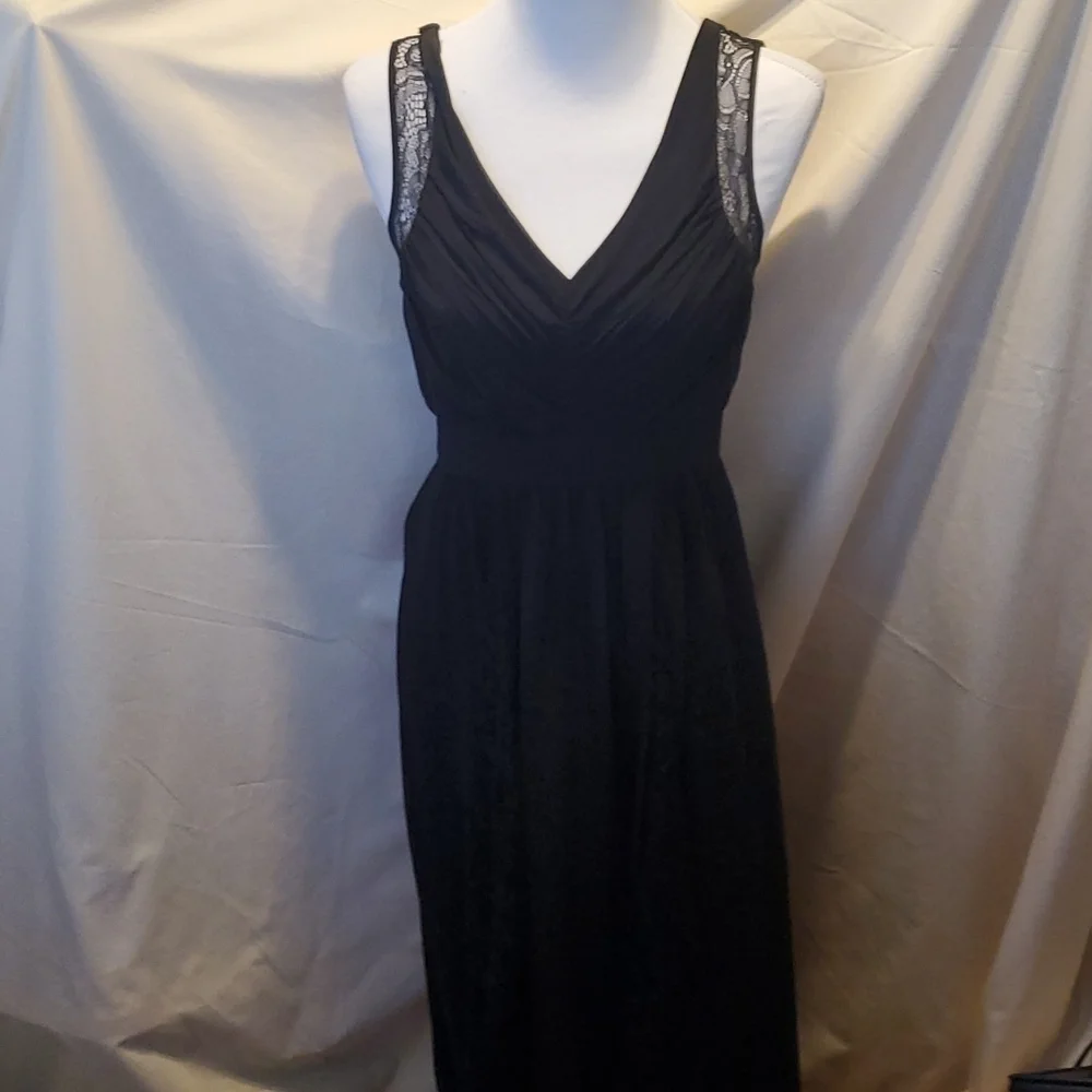 BCBGeneration Black Lace Floor Length Gown SZ 6 - Picture 2 of 11